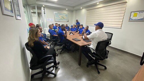 segurossurard's tweet photo. Visitamos a la empresa Alindus, dedicada a la importación, logística y distribución de alimentos líquidos, para conversar sobre el manejo preventivo, donde tratamos temas como la prudencia, los cuidados de los vehículos pesados, la conducción bajo condiciones adversas- https://t.co/eWx6qwcOr7