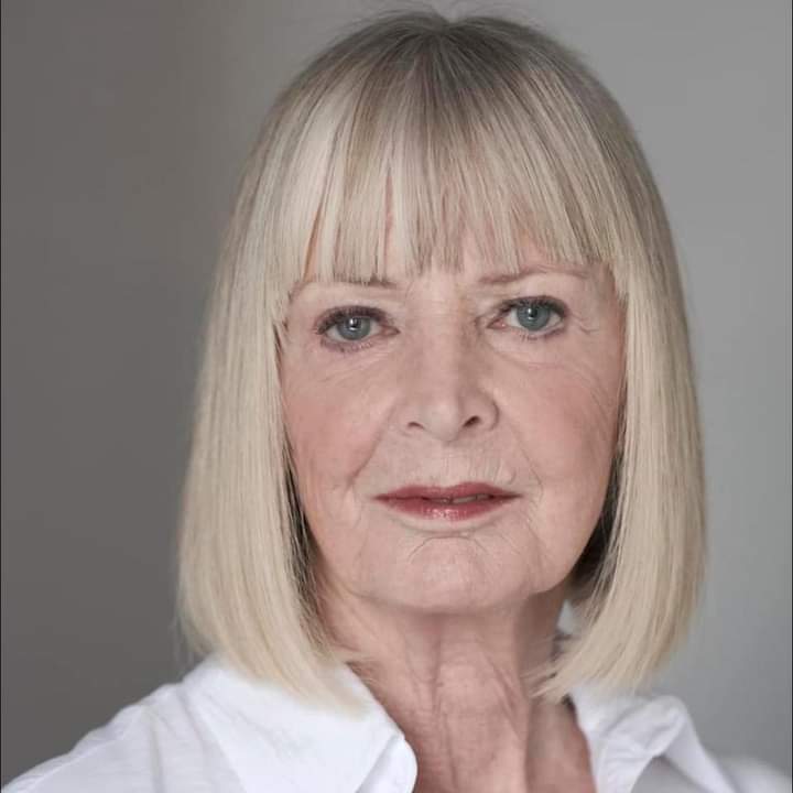 I have been working with these gems on <a href="/JaynieJM/">Jayne Marshall 💙</a>'s play #SwimmingWithDinosaurs. We are staging a rehearsed reading <a href="/53two/">53two</a> on 24/11 at 3 and 7. We'd love your feedback. #Newvember Book here: eventbrite.co.uk/e/swimming-wit…