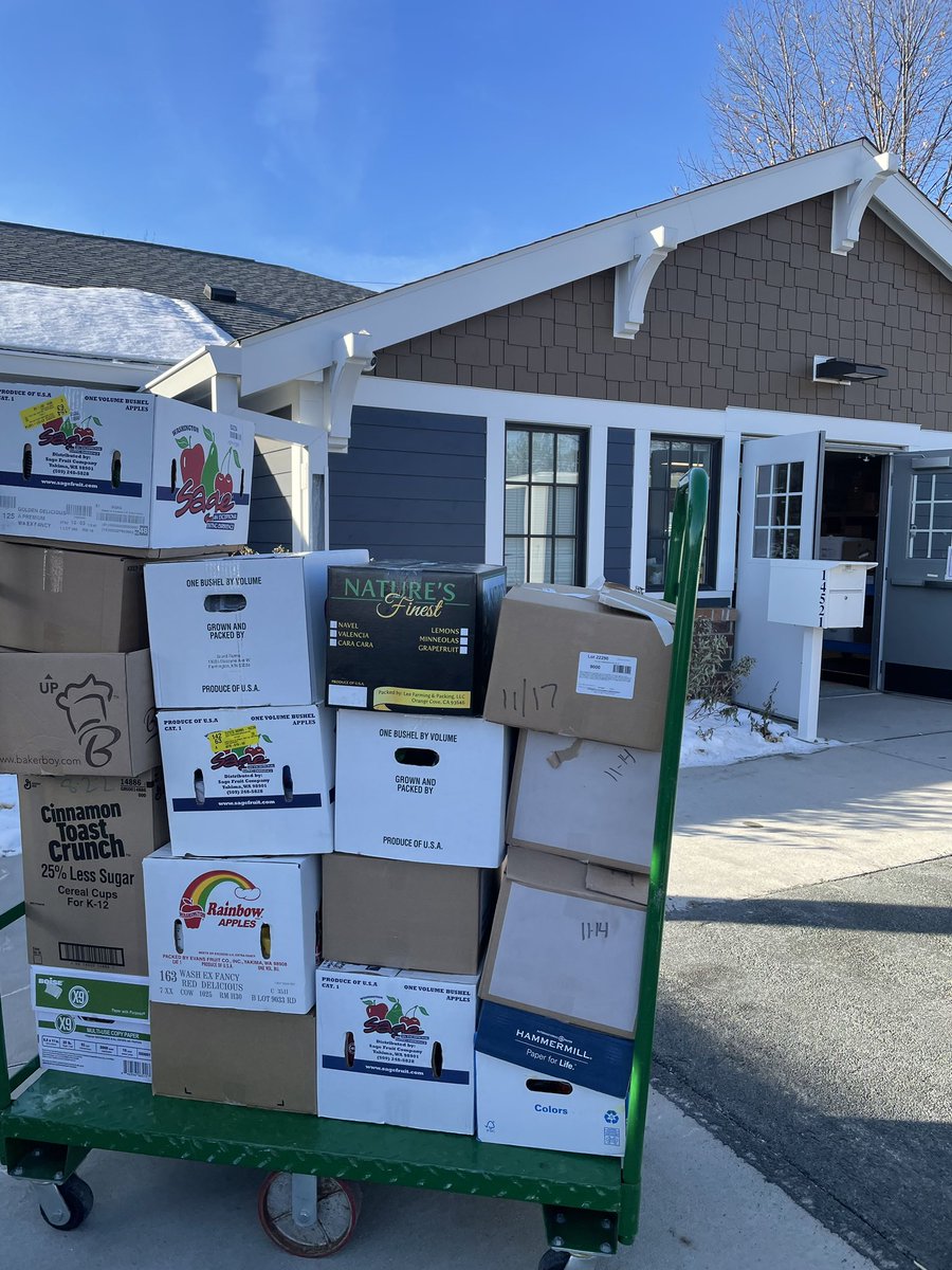 Incredibly grateful for the Students and Families of <a href="/SHMS_Saints/">Scott Highlands</a>! Their collaborative efforts collected 1,200 pounds of food for families in need <a href="/360Communities/">360 Communities</a>! #SuperSaintsCitizens