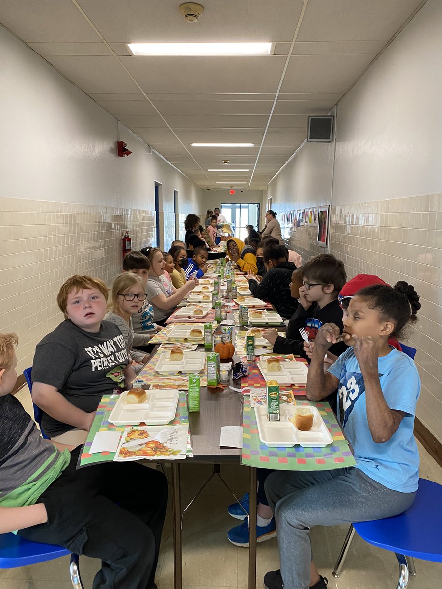 amspence24's tweet photo. Our 4th Grade Thanksgiving Feast was so wonderful today!! 🦃 ❤️💙#BPositivePatriots #BPatriotProud https://t.co/144GIwY1fF
