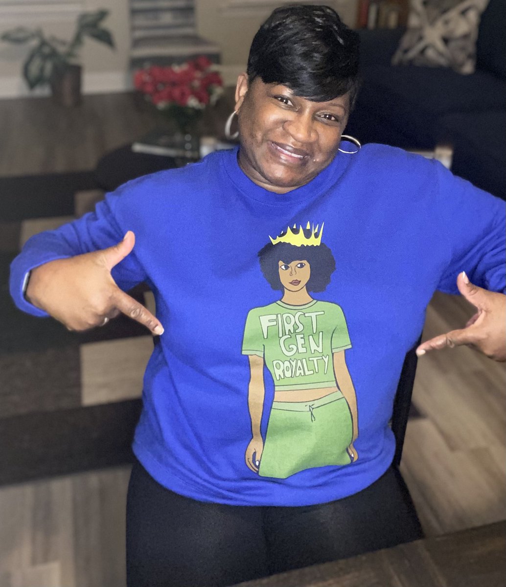 DrCharmaineTroy's tweet image. My daughter creates it, her mom rocks it! WE are first-generation royalty. Wear your crown accordingly!!!

Shout out to my daughter, Dominique, on the design.

#firstgenroyalty #blackgirlmagic #blackfirstgen #IAmFirstGen