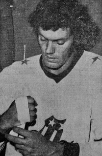 Bob 'Battleship' Kelly putting on the foil before a game in Rochester. In his prime, maybe the best fighter in hockey, ever.