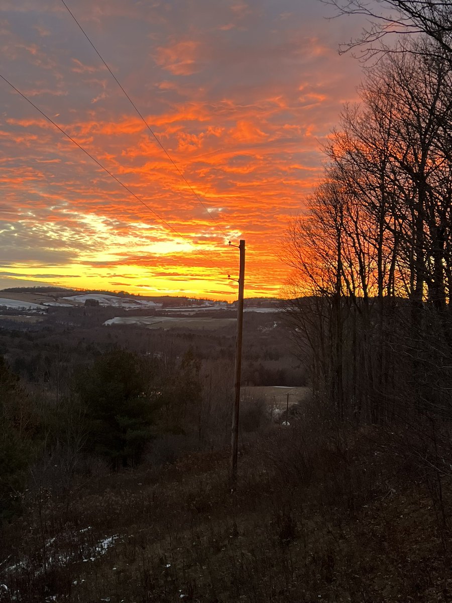 GundelsheimDill's tweet photo. @bobmaxon Looking westward toward Oswego, as I am in deer camp.
#SunsetHunting https://t.co/nWRFda0XAh
