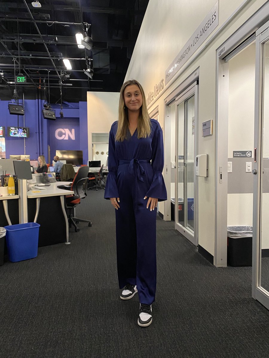 Haven’t done this in a while but #newsroomootd #ootd ⁦@sportscronkite⁩