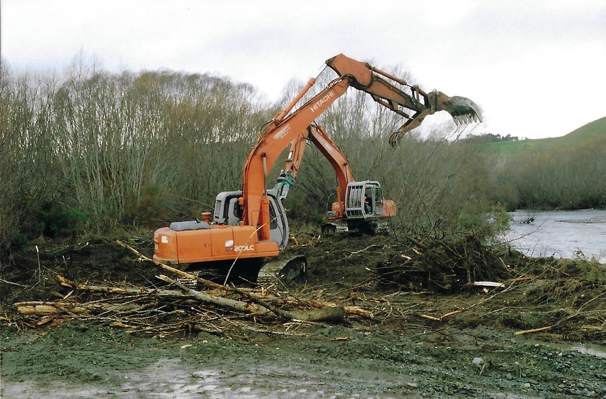 The word for Day 22 in English then Māori of #Museum30 #Orange #Pākākā 

The diggers in these photos at Mararoa River are orange or pākākā coloured. See our Central &amp; Western Districts Archive for more about this machinery and the willow clearance, here: ehive.com/collections/20…