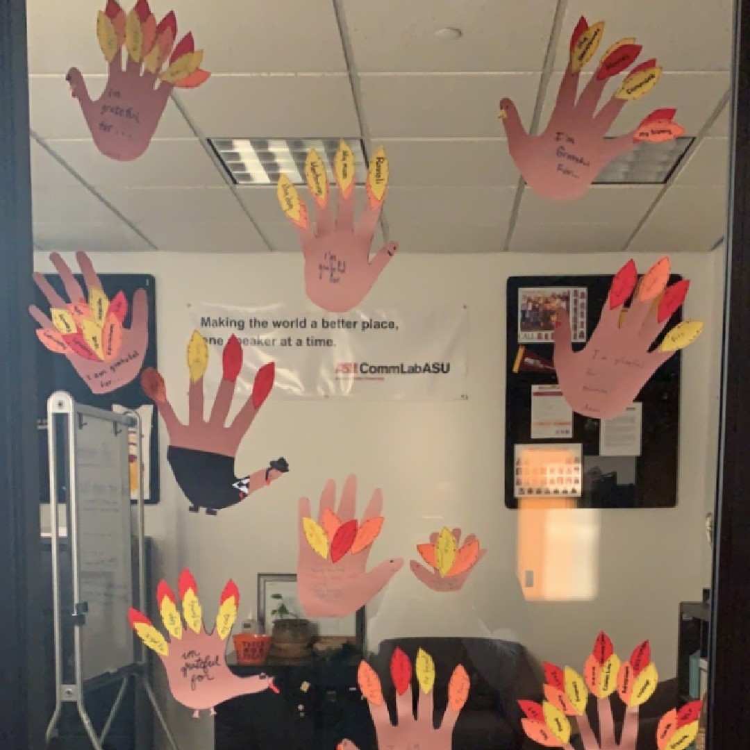 CommLabASU's tweet image. We are excited to be gearing up for the upcoming holiday. Our mentors created turkey decorations for our lobby; come see for yourself!
#thanksgiving #communicationlab #peermentoring