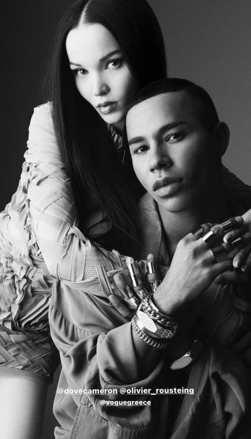 女性情報誌 Vogue Greece December 2022 Dove Cameron dove cameron and olivier roustein grace the cover of the