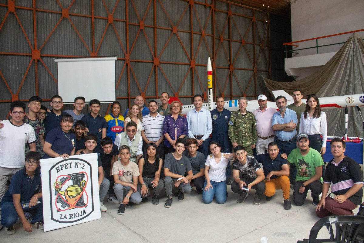 hugo_vera_'s tweet photo. Junto a intendenta @DoraRRodriguez, efectivos de Base Aérea Chamical, representantes de Xintar y LedLar, docentes y estudiantes de escuelas técnicas, integrantes de ACEMA, participamos de la I° Jornada de Modelismo Espacial y Cohetería Amateur
#CienciayTecnología @QuintelaRicardo https://t.co/A0phpxd81z