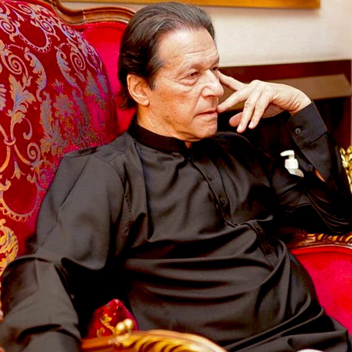 تحریکِ انصاف

وہ سوچ جسکی بنیاد عمران خان نے رکھی، منزل آسان نہ تھی اور مخالفین کی جڑیں مضبوط تھیں لیکن کپتان نے ہمت نہ ہاری اور ڈٹا رہا

لوگوں کو جگاتا رہا، پاکستان کی عزت بڑھاتا رہا، غلامی کی زنجیریں تڑواتا رہا

اس تحریک نے انقلاب کی صورت اختیار کرلی ہے
#نکلو_حقیقی_آزادی_کیلئے