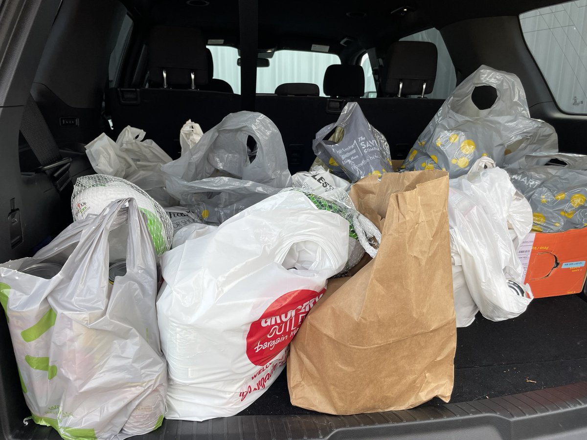 Great job to everyone who donated items to our Thanksgiving Donation Drive!Such a great way to give back to our community!!  A big thank you to our Assistant Principal, Mrs. Shaw, for going with Ms. Bohlken to drop the items off!!  Go-TWolves!!  🦃🦃💙💙