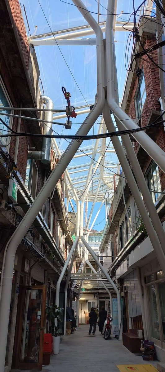 MakMax_kr's tweet photo. ETFE Cushion structure on the very old marketplace in the downtown Seoul, Korea https://t.co/hDQqvGr5N7