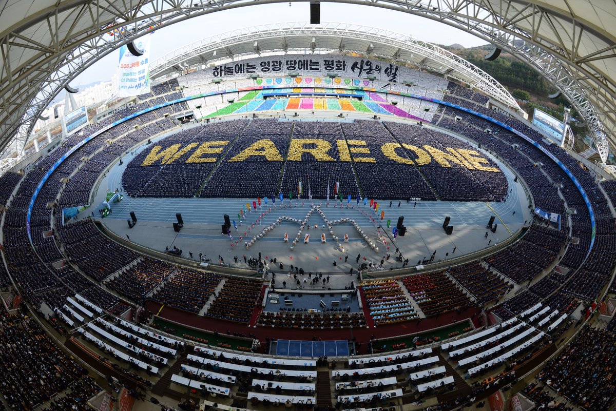 📷 사진으로 보는 10만 수료식 ✨

단 1년 만에 1️⃣0️⃣6️⃣1️⃣8️⃣6️⃣명 수료🎓

#신천지예수교회 #10만수료식_개최 #세계최대규모 #단1년만에 #수료생106186명 #전세계_수료생배출 #월드클래스 #질서정연 #안전제일 #시온기독교선교센터 #말씀 #인정 #전세계에서몰려옴 #졸업 #대구 #상생 #지역경제_활성화