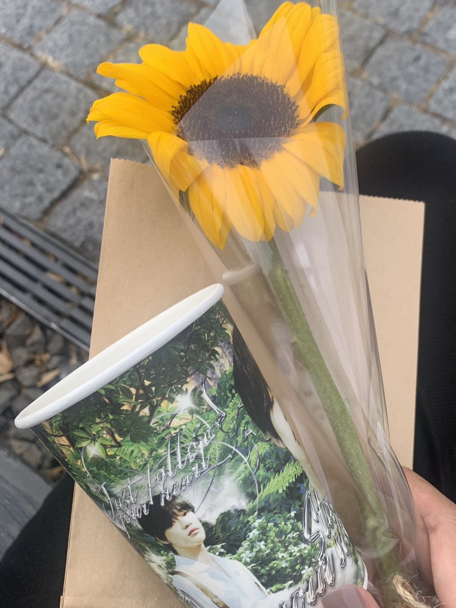 happy chenle day everyone..🌻

a quick visit before class starts again later 🥹 flower truly makes my daayy 

아침부터 예쁜 해바라기 받아서 너무 행복하다아ㅏㅠ 이벤트 만들어줘서 감사합니다 💛💛 천러야 생일 축하해..

#Stay_by_yourside_fovever