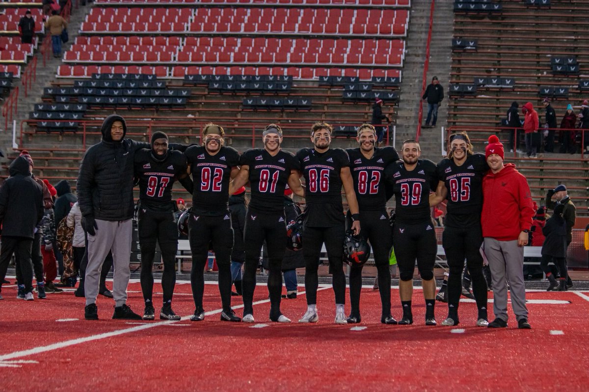 These guys are the best. #eliTE 💪 

<a href="/m_jonezzz23/">Messiah jones</a> 
<a href="/TariqMay85/">Tariq May</a> 
<a href="/_JohnsonChris_/">Chris Johnson</a> 
(Aiden Nellor)
<a href="/dylaningram86/">dylan ingram</a> 
@blake_gobel
@Yorko445 
<a href="/jett_carpenter5/">Jett Carpenter</a> 

#GoEags 🦅