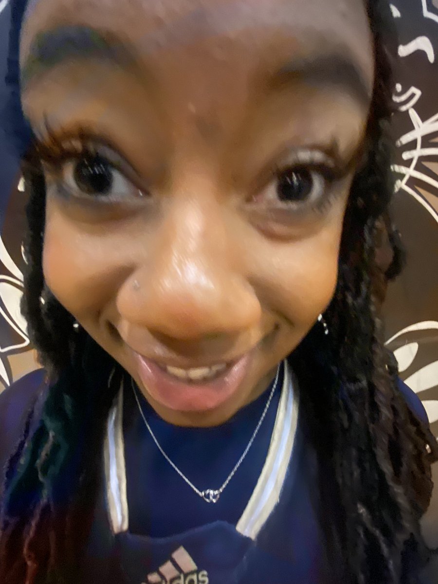 ehsladypanthers's tweet photo. When players get a coach’s phone on picture day… https://t.co/Hl3hWRaSkq