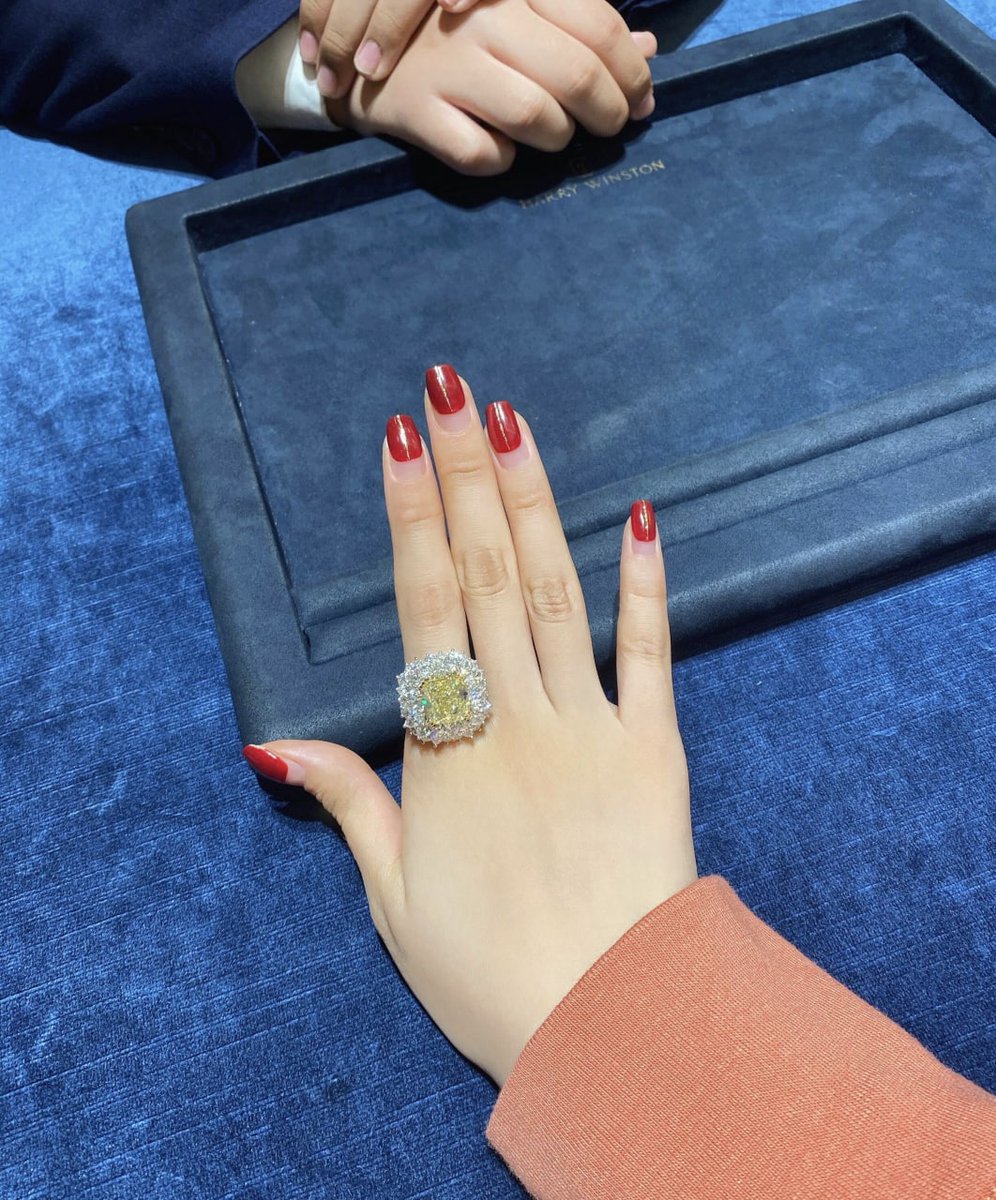 kotakcomunity's tweet image. There is no natural self-confidence person, your self-confidence comes from the attention that people around you place on you. True self-confidence requires the courage to accept oneself, constantly improve oneself, and have the courage to be realistic about oneself.