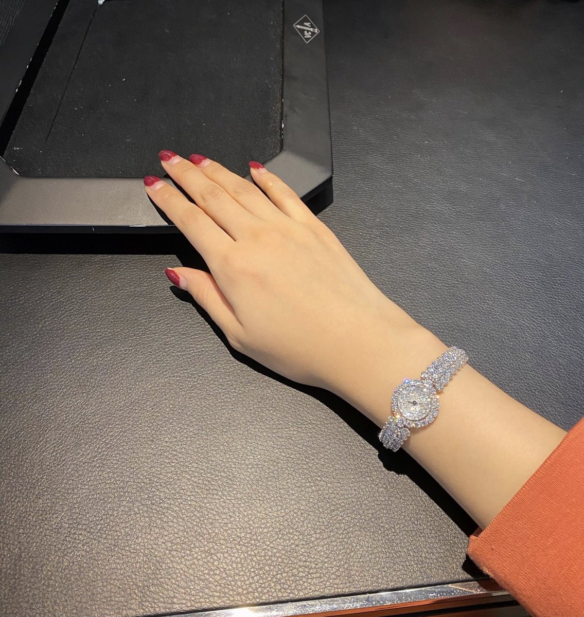 kotakcomunity's tweet image. There is no natural self-confidence person, your self-confidence comes from the attention that people around you place on you. True self-confidence requires the courage to accept oneself, constantly improve oneself, and have the courage to be realistic about oneself.