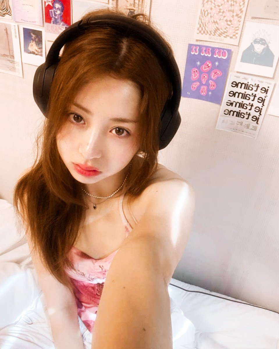 BBKryptonite's tweet image. 🎧
#HUHYUNJIN #허윤진