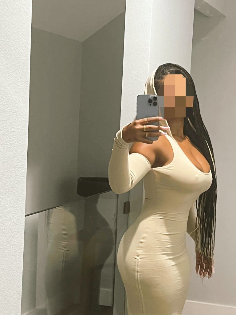 RickyHu69's tweet photo. Damn son boo thang had attitude till I fucked her and bred her in the same outfit after our dinner. Good thing I had pills lying around https://t.co/CLXc1tLAaU