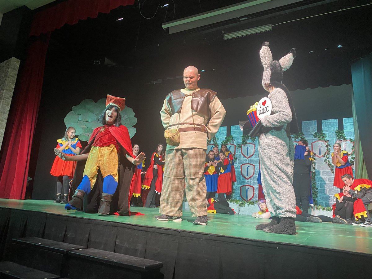 BalfourArtsColl's tweet photo. So excited to see our show coming to life! Opening night in three days! https://t.co/6mwmvZFkrw