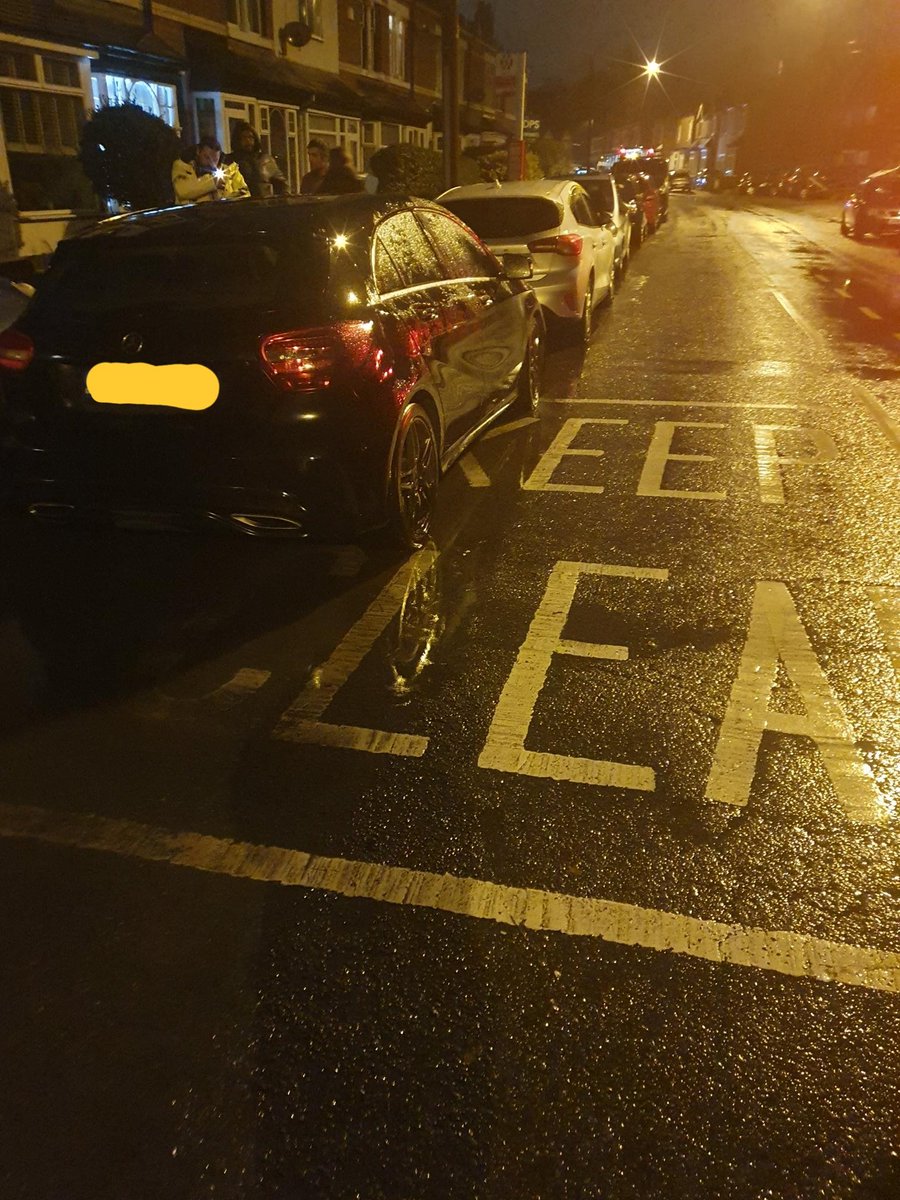 BE_NTF's tweet photo. Team 1: Officers were flagged down by some unhappy residents blocked in by some very inconsiderate parking. With no way of contacting the driver vehicle has been recovered. Driver reported for offences.
#CantParkThereMate
#TicketPlease
#๐ https://t.co/GAzd82XEWJ