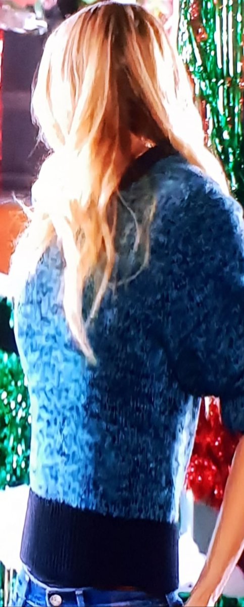 A veces 
alejan más las 
actitudes 
qué la distancia ...
Te digo algo ??
Me has perdido por tús prisas ,por no entener mi vida ,soy consciente qué mi vida no es fácil...pero la tuya 
Tampoco lo es ...no acepto tú profesión, ya conozco ese sufrimiento .
Tenemos mundos 
DIFERENTES.