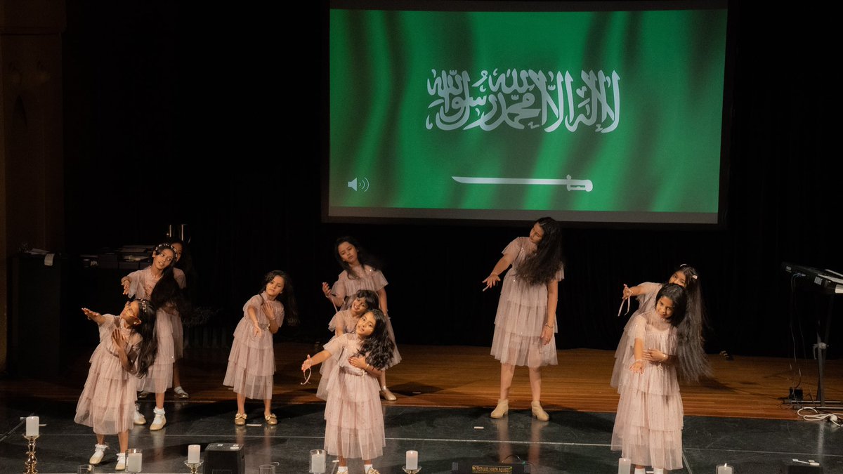 sscinn_au's tweet photo. لوحة استعراضية وطنية نجومها اطفال مبتعثي نيوكاسل 🇸🇦 
تلاها فيديو بعنوان الثقافة توحدنا و اخيراً فيديو يبرز جهود اعضاء نادي الطلبة السعوديين في نيوكاسل لهذا العام و الأنشطة التي تمت تحت مظلة النادي 🇸🇦 https://t.co/a7XXqg9UHM