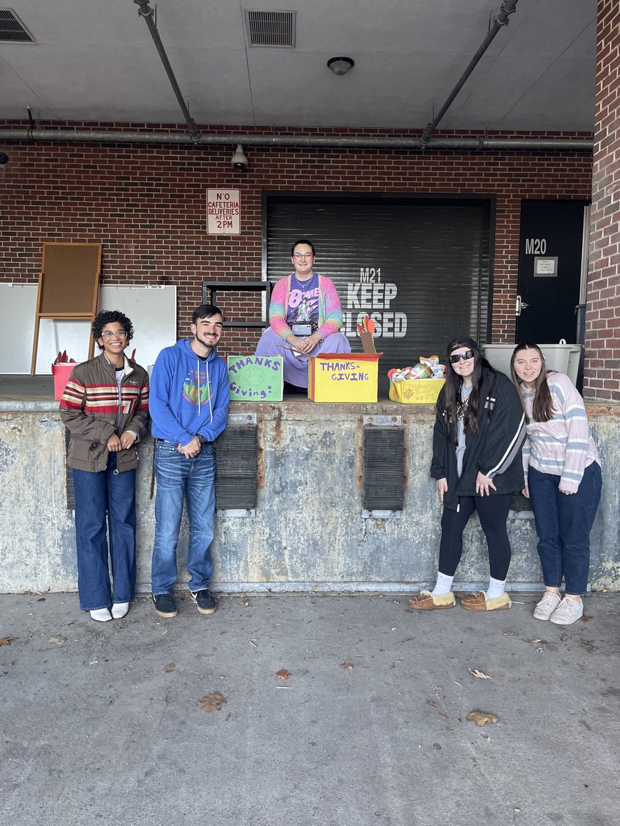 ths_kc's tweet photo. Our Thanksgiving food drive was a success! Thank you so much to everyone who donated! Today our awesome key club board members assembled 13 boxes of food for families for Thanksgiving! Thank you everyone again! We will see you at the next general meeting on November 28th :) https://t.co/D1Iohws4Mq