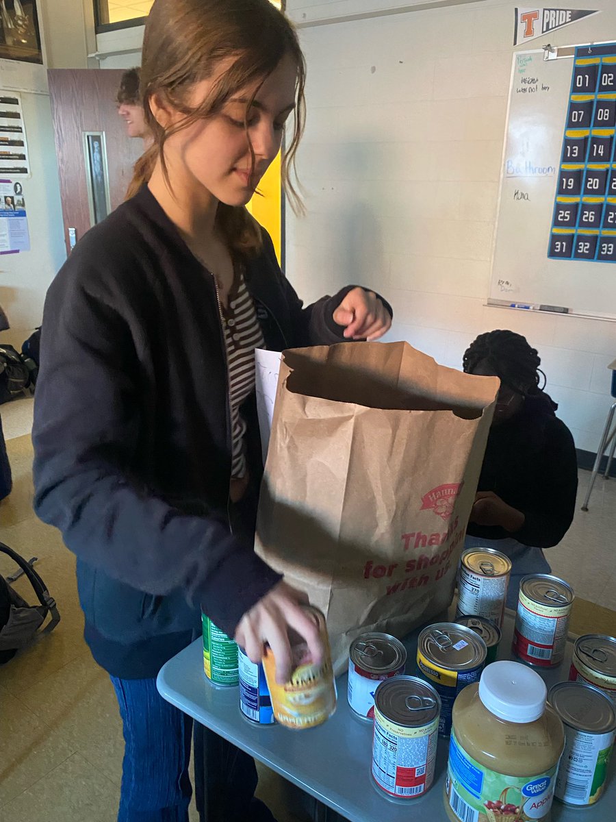 ths_kc's tweet photo. Our Thanksgiving food drive was a success! Thank you so much to everyone who donated! Today our awesome key club board members assembled 13 boxes of food for families for Thanksgiving! Thank you everyone again! We will see you at the next general meeting on November 28th :) https://t.co/D1Iohws4Mq