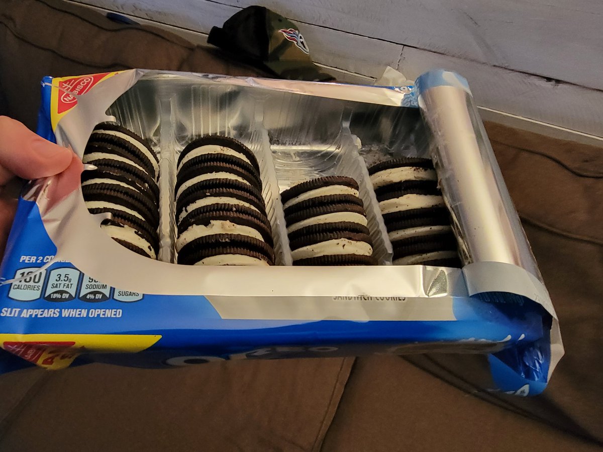 wadeharman's tweet photo. This was what my @Oreo cookie pkg looked like when I opened it. A little short eh? Especially since these are so expensive. I'd like my money back for this crap. #oreofail #oreocookie https://t.co/MrAvqalvEJ