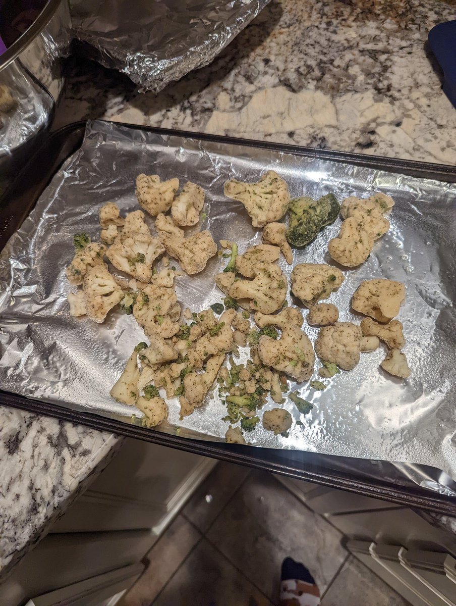 StottScience's tweet photo. Um, I think @BirdsEye ran out of broccoli and didn't care to refill 🤣 https://t.co/CvA7txozkm