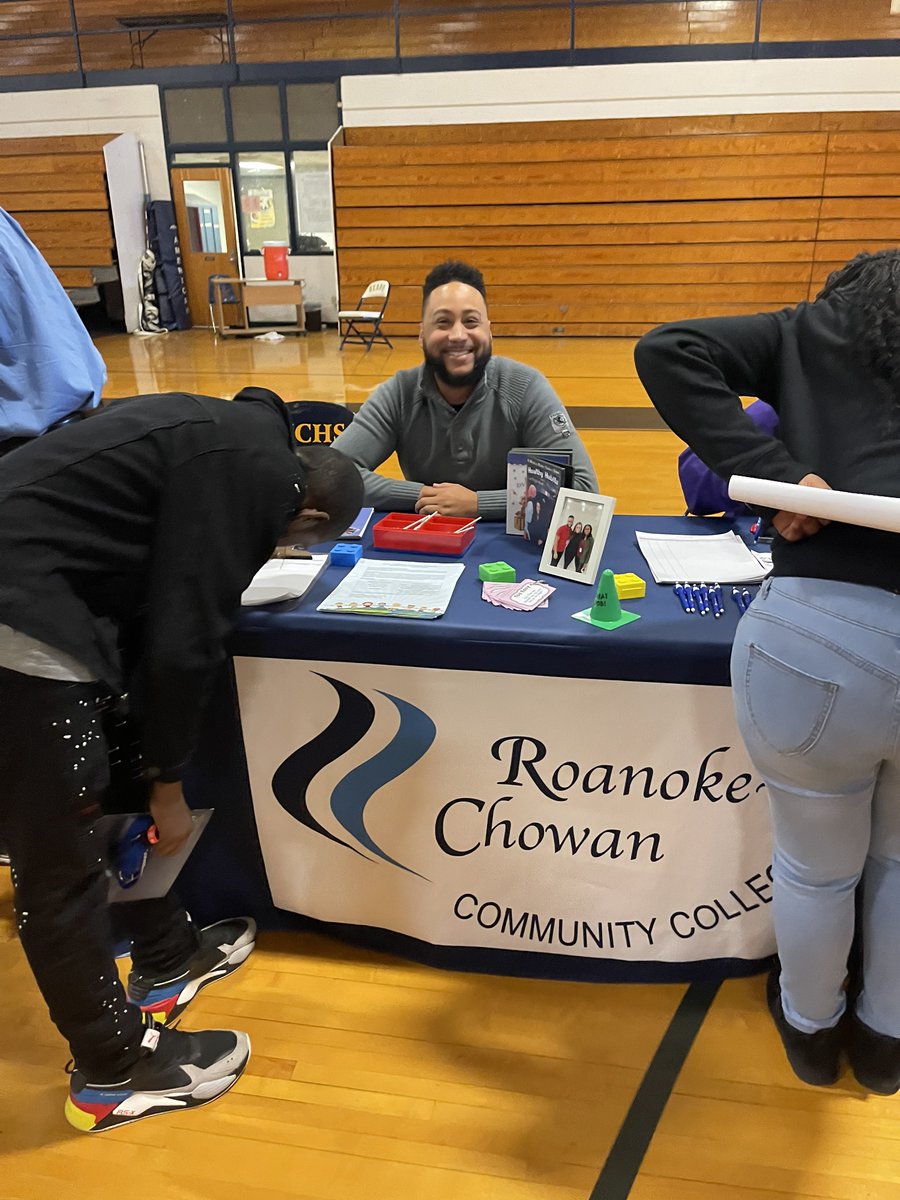 RoanokeChowanCC's tweet photo. On Friday, members of our faculty attended the College and Career Fair at Hertford County High School! We would like to extend a special thanks to Mrs. Portia Combo-Walston for the invitation to come and connect with the Bear Family!
#DiscoverRCCC https://t.co/60O0zZKjdG