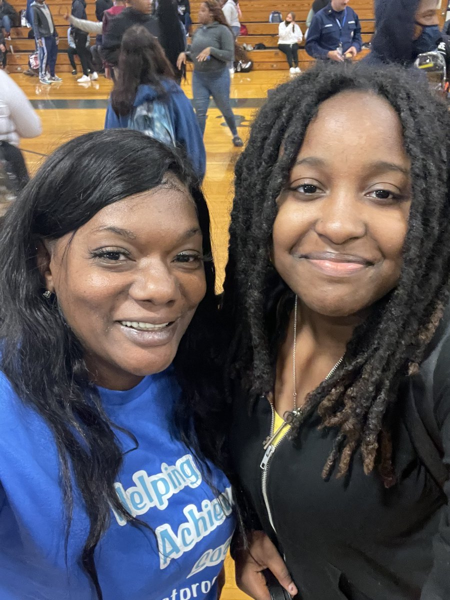 RoanokeChowanCC's tweet photo. On Friday, members of our faculty attended the College and Career Fair at Hertford County High School! We would like to extend a special thanks to Mrs. Portia Combo-Walston for the invitation to come and connect with the Bear Family!
#DiscoverRCCC https://t.co/60O0zZKjdG