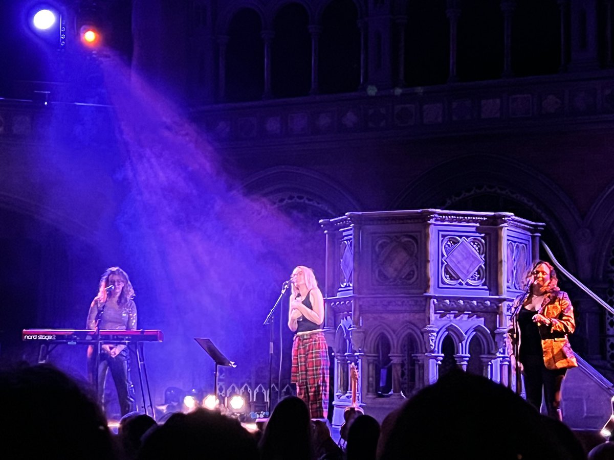 cultcouple's tweet photo. Xmassy evening @UnionChapelUK with the awesome @ingridmusic supported by @sugar_thehilows 🎅🎄⛪️ https://t.co/x9MggNa7Qw