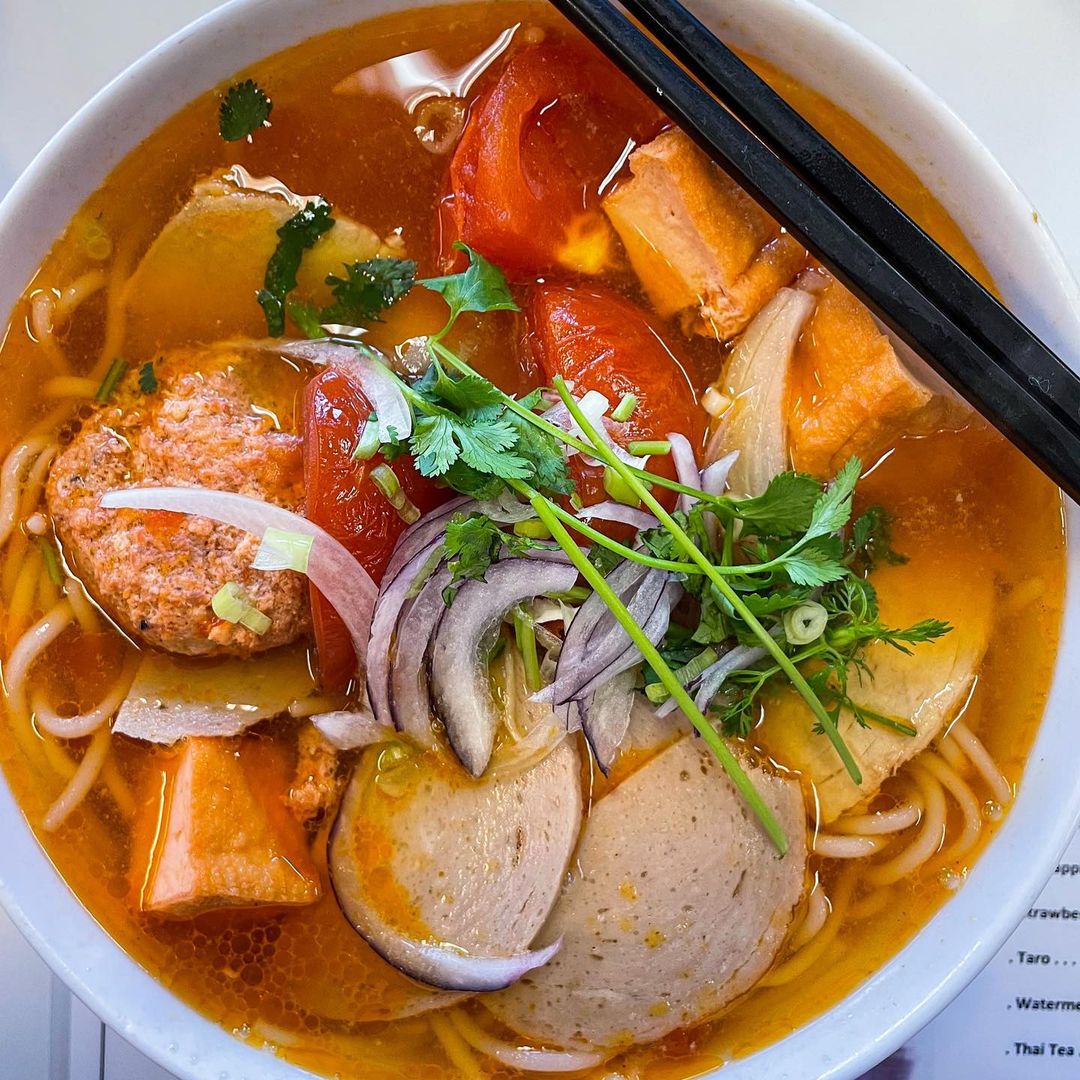 It's soup weather. Where are your favorite spots to get soup in the city? 📸 : IG - teresacheung_ 📍: Rose VL Deli #PDX #PDXEats #DinePDX #HereforPortland
