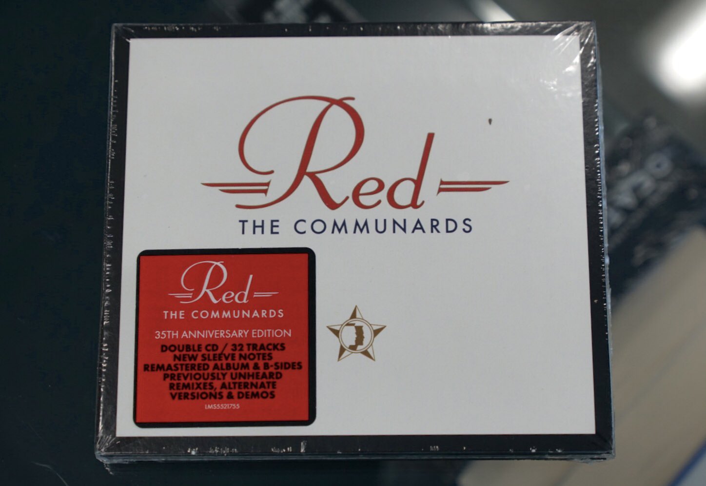 Arkitektur Defekt underskud HIDEO_KOJIMA on Twitter: "COMMUNARDS' "RED" was also available on the 35th  anniversary edition, so I bought it. https://t.co/2DwAZpXdhA" / Twitter