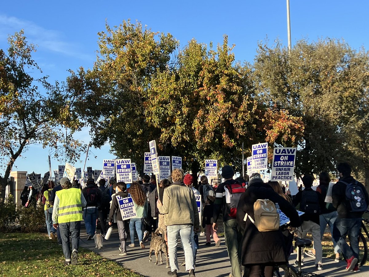 #FairUCNow #SupportStudents our researchers deserve fair wages. Solidarity.