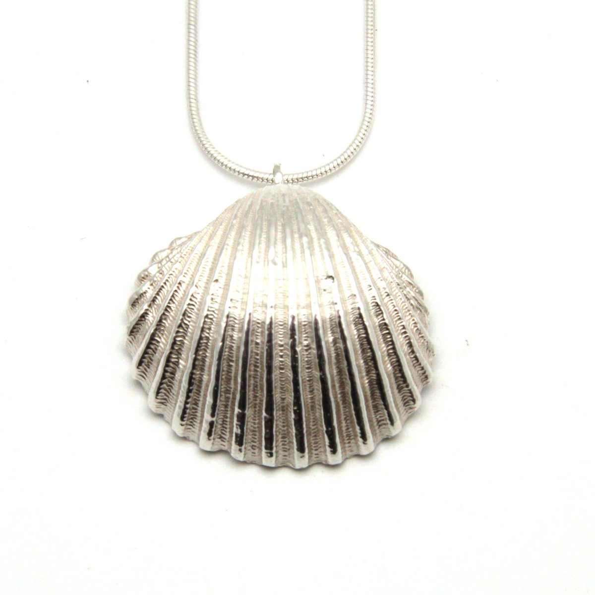 TheStrandline's tweet photo. Sterling Silver Sea Shell Pendant, Necklace, Silver Seashell, Cast Silver Shell, Large Silver Shell Necklace https://t.co/VY5Flp8Olc #shopindie #HandmadeHour #warkworth #supportsmallbusiness #EarlyBiz #Etsy #UKGiftHour #northumberland #Contemporary https://t.co/30EmsTda86
