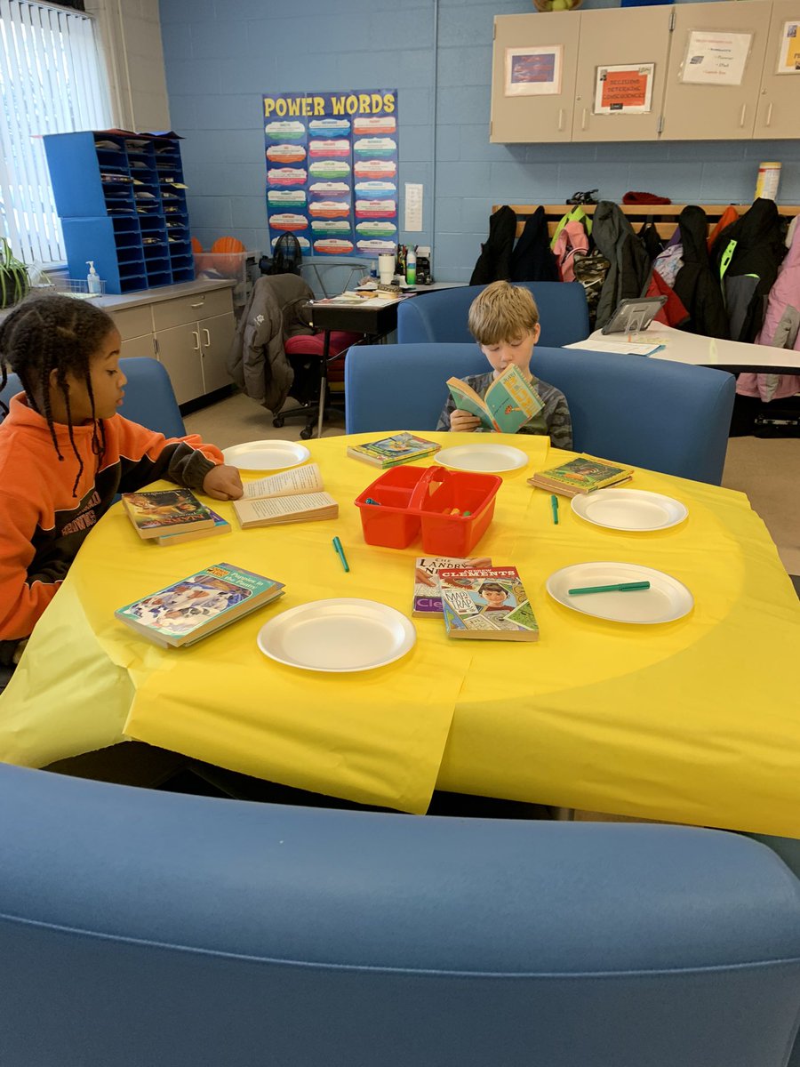 Had a book sampling today! Everyone found a great chapter book to “take a bite” out of. #readingforpleasure #fraserfamily #teamtwain 📚💫