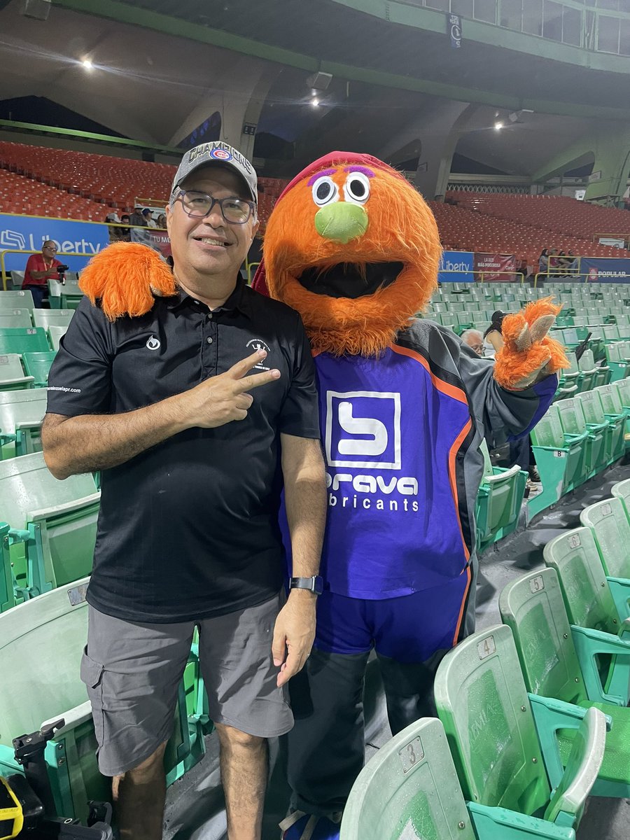 albertoaponte's tweet photo. Monday Night Baseball ⚾️ https://t.co/Kr2jg8dnRK