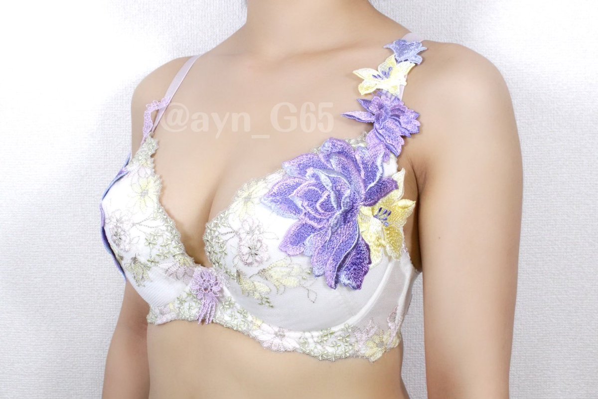 ayn_G65's tweet photo. おはようございます☀
今日は「秋の七草」をセレクトしました💜🤍
紫がかわいくて大好きなモデルです😍💜
#サルート女子 #サルート #salute #74G https://t.co/nLHuotwtDo