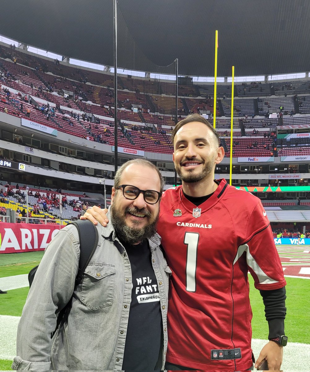 MGutierrezNFL's tweet photo. Un gustazo por fin ver en persona a @CintiMedina y @CarGuzman5! #NFLMexicoGame https://t.co/LRh0j18rv6