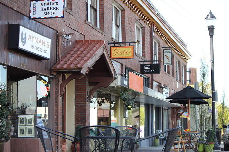 Starting your holiday shopping this weekend? The City of Beaverton supports shopping locally on Small Business Saturday, and is a proud partner of <a href="/BeavtonChamber/">Beaverton Chamber</a> &amp; Beaverton Downtown Association, two organizations that help small businesses prosper.