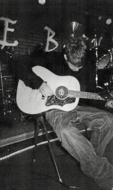 mikekinneystory's tweet photo. .@thewho's #PeteTownshend became such a pivotal part of the #OutOfTheFire story when he sent me this guitar. His kindness made such an impact on my life. https://t.co/ts8wbyifhm