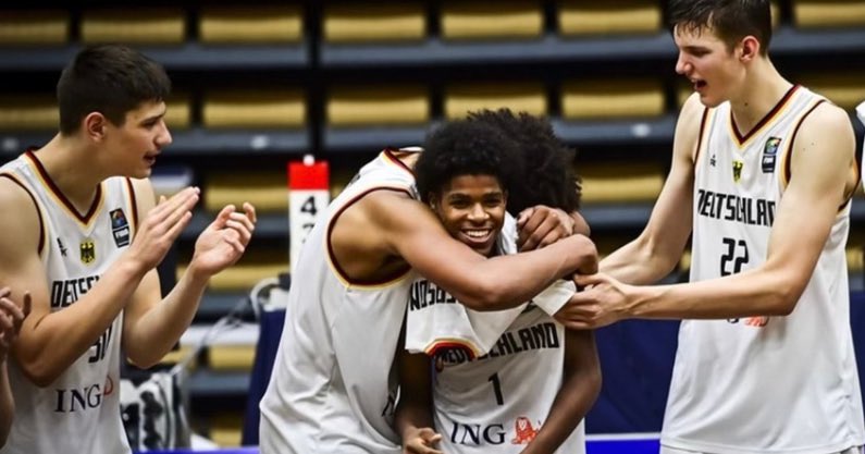 “Since coming back from overseas, I’ve become a better player overall”

2024 Michigan PG commit Christian Anderson Jr. is carrying over his international tour experience with the German National Team to the high school game. #GoBlue 

on3.com/teams/michigan…
