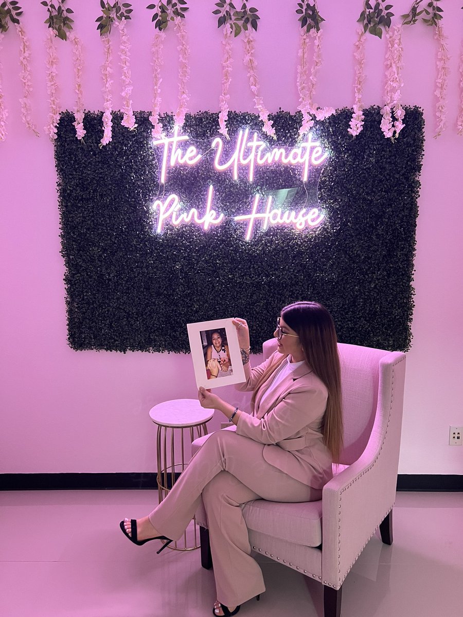 gerrieortiz_'s tweet photo. Guys I did it!!!! I opened my first salon at 21! 😭✨ thankful God &amp; my mama have gotten me this far! Y’all hmu for your beauty needs in the RGV! Stay tuned for free mimosas/wine days being announced when you book a service! 😘
📍940 W. Nolana Loop Ste G Pharr, TX https://t.co/qayBzJLCeJ
