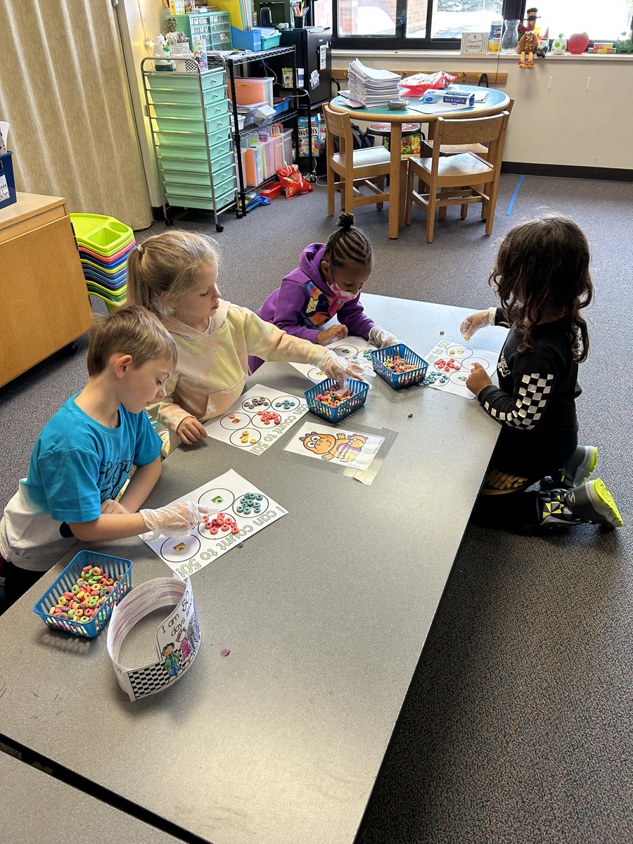 _Miss_Becker's tweet photo. Celebrating the 50th day of school with these amazing kindergartners! #WFEFamily #Warriorsatwork https://t.co/ACnAlpDpL7