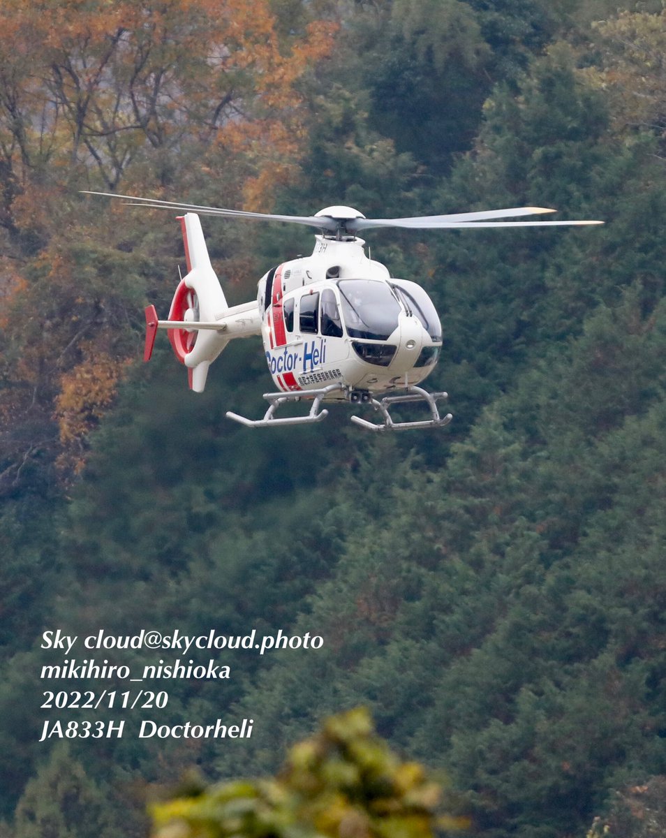 blue2impulse3's tweet photo. Sky cloud--m.nishioka _No.0629
#蔵出しphoto
#DoctorHeli🚁
#ドクターヘリ🚁
#JA833H
2022/11/22 8:54
2022/11/20📸
季節感じる一瞬探しに
#1日24時間弾丸ツアー決行
#総走行距離650キロ
奥出雲から海岸線に行く途中で
小学校の運動場にヘリ離着陸見て
待つ事10分で山と山の間から https://t.co/aiupCBuy4z