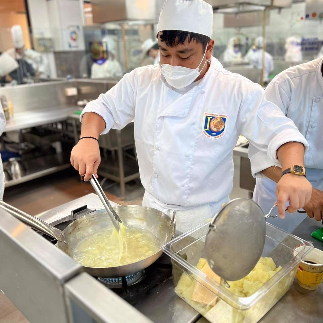 IChefOfficial's tweet photo. ICHEF is the only Culinary School in Davao with Island Kitchens! Our laboratories are also done individually and not in groups to ensure that our students learn all the basic and advance culinary skills.

See more https://t.co/ViJNoB8s1n
#ProudlyICHEF #OneJIB #UnleashYourPride https://t.co/3eBmlEDJ9C