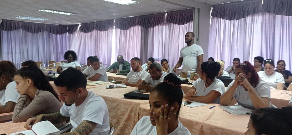 Clausura del Encuentro Nacional de Capacitación para Comerciales, Económicos y Fiscalizadores de <a href="/ENFRIGO1/">ENFRIGO</a> con la participación del Presidente del OSDE GA Luis Cipriano y los Vice Presidentes <a href="/AldreyTaboada/">Aldrey Taboada</a>  y Víctor, intercambio positivo y motivador.
<a href="/GrupoAlimentos/">Grupo de Alimentos</a> <a href="/MincinCuba/">Comercio Cuba</a>